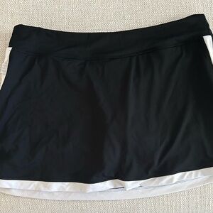 Nike Elegant Black and White Women's Skort
